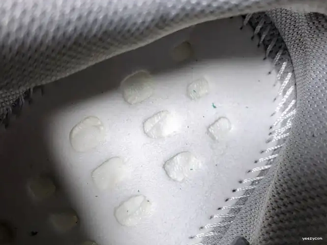 V2 Boost 'Inertia' Adidas Yeezy FW2549 700 0428